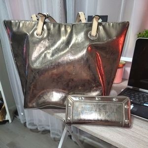 CLEAR OUT SALE Michael Kors purse  & Wallet SET